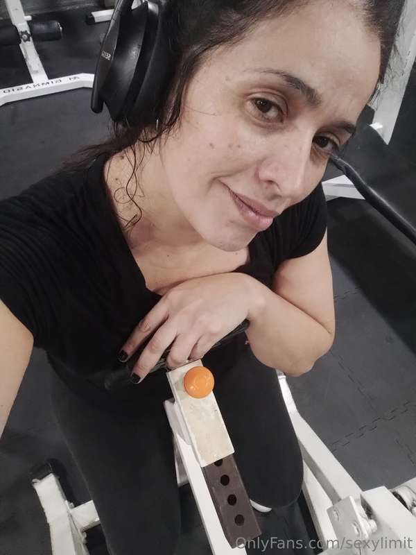 My body is very hot with sweat...My body is very hot with sw..