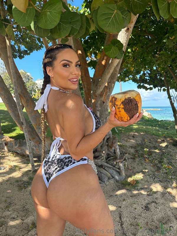 iamaraqueenbae