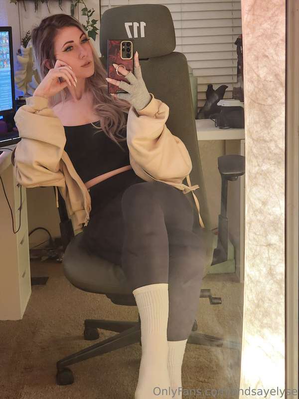 i wanna spend a cozy day inside gaming with you, what are we..