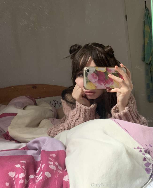 Hey I’m Daisy and im nineteen years old! 💕