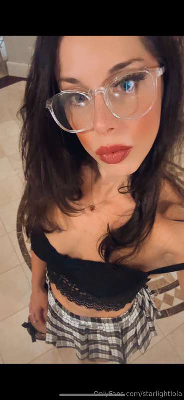 I don’t bite… unless you ask 😉🖤