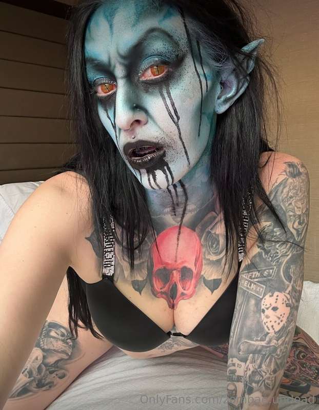 The makeup stays on during sex 😈