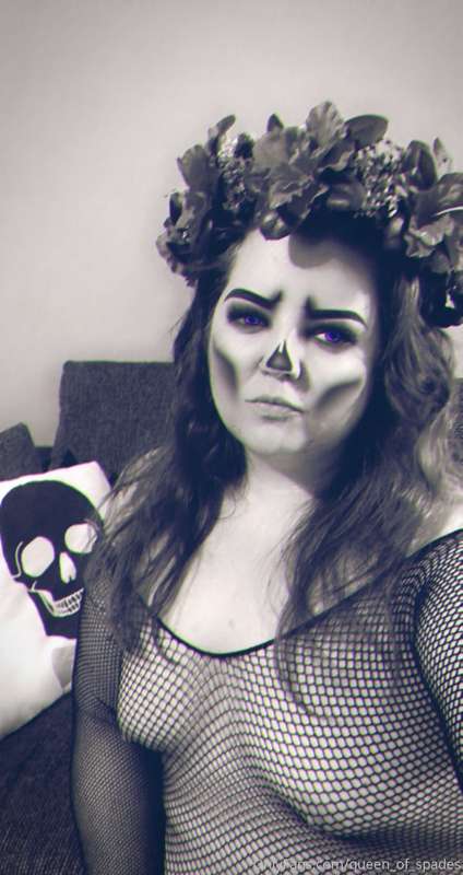 Happy Halloween from your Queen! 🎃👸🏻♠️ Enjoy these sexy pics..