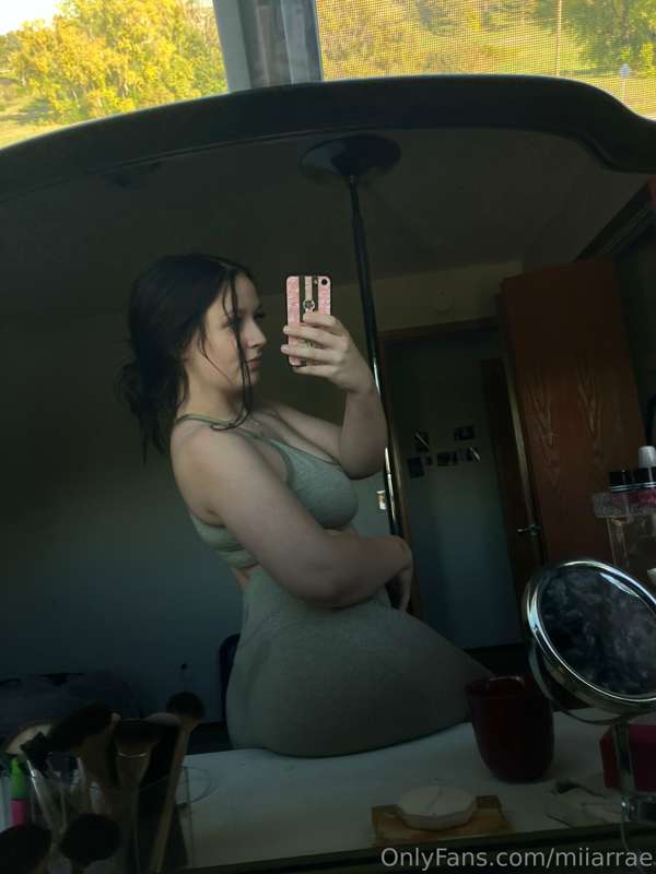 Who gonna make me shake like I shake at the gym?