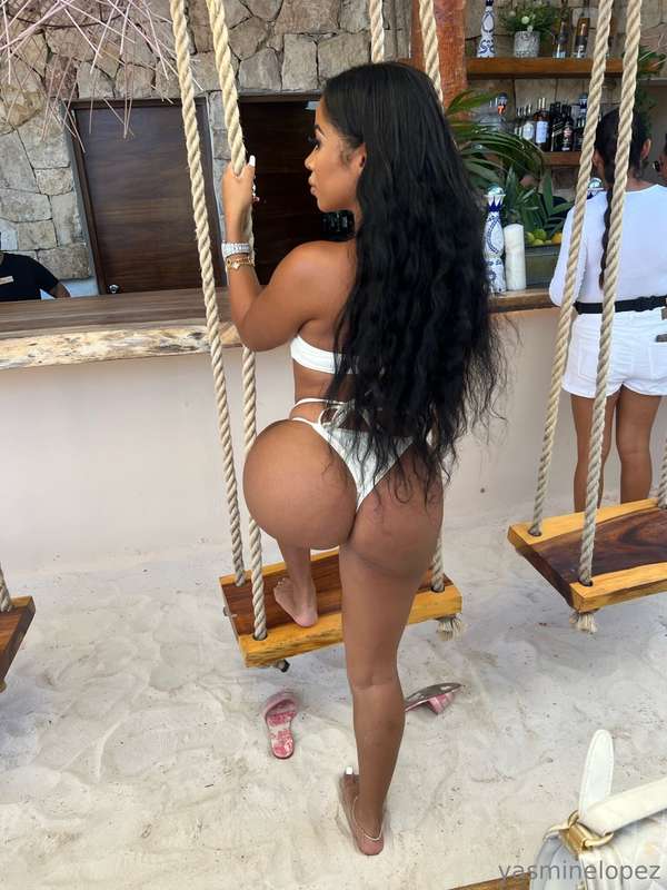 DM me if this made your dick throb..
