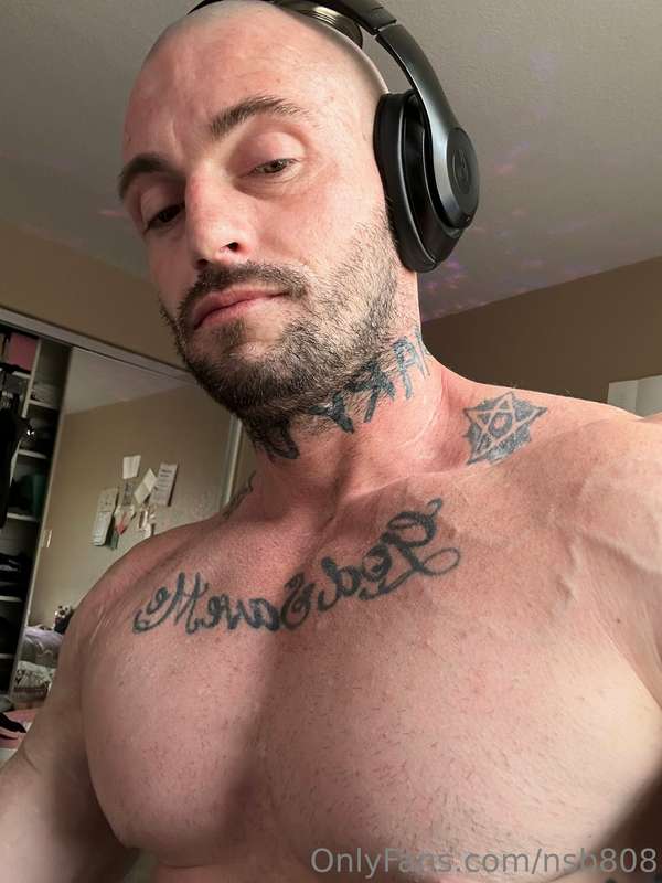 Always working lol got some fun requests tonight can’t wait ..