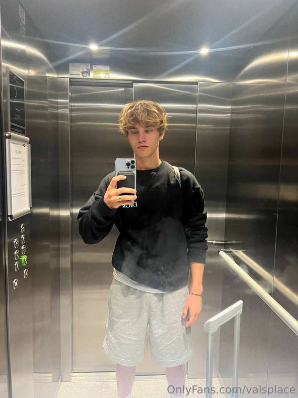What kind of clothes do you wear at home? 😋