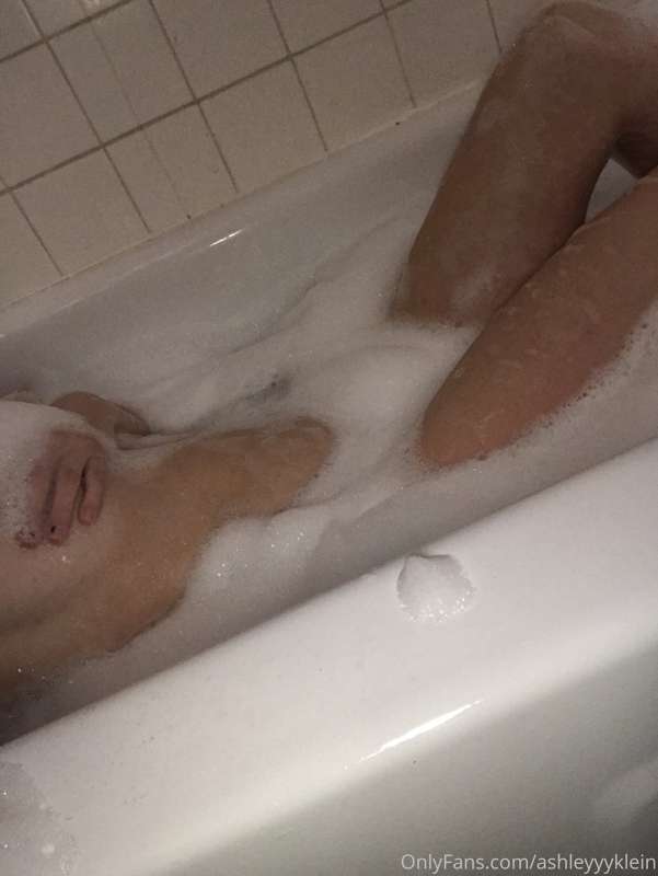 Just posted on my other page go check it out 💦🛁😈 https://onl..