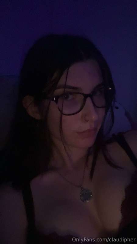 come lay next to me