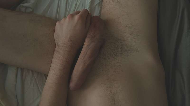 There’s something about taking nudes in someone else’s bed