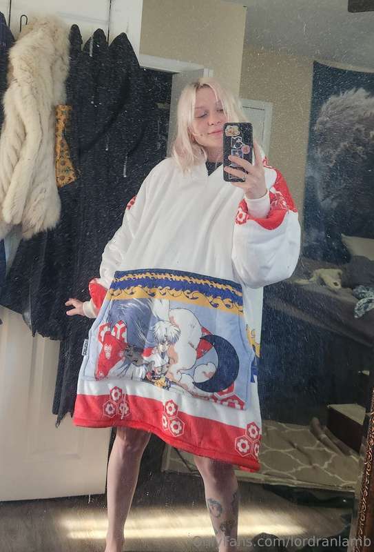 Please don't make fun of the dust on my mirror