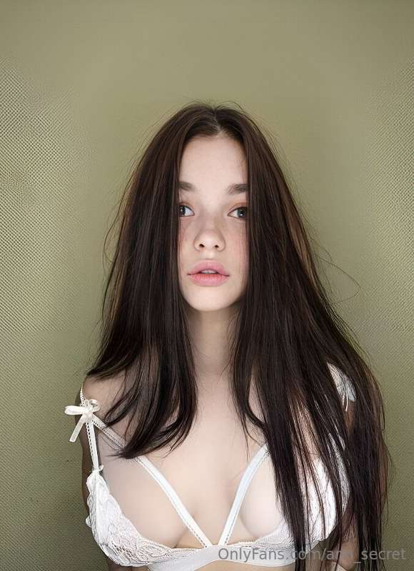 Stunning babe @frombellawithlove  wants to show daddy how we..