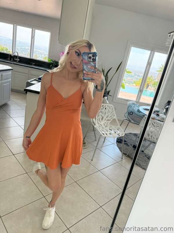 Woke up extra horny this morning 🫣 Message me and let's play..