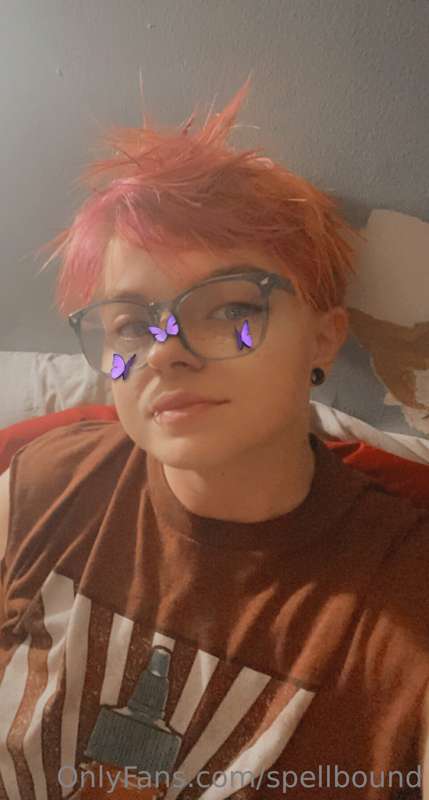 My hair fades with every shower 😭😭 Gonna have to re dye it s..