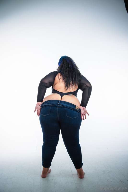 Just a little tease… jeans sliding down, curiosity climbing ..