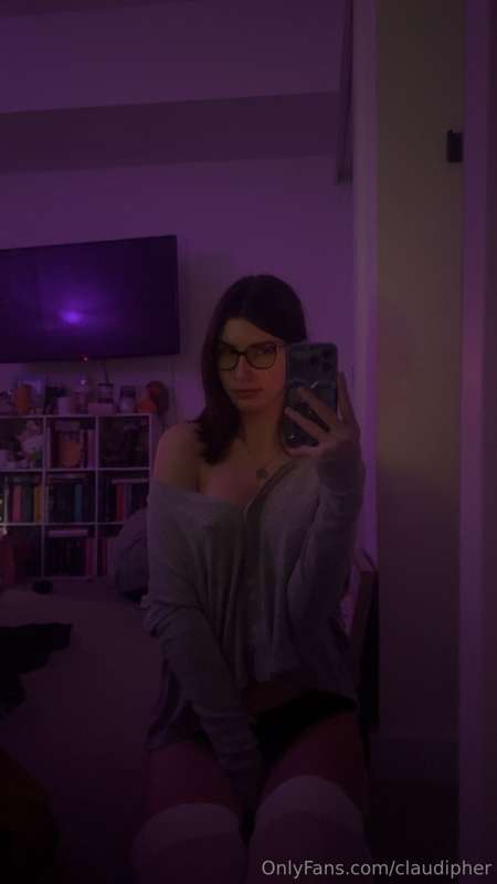 hi babes i took new content :3