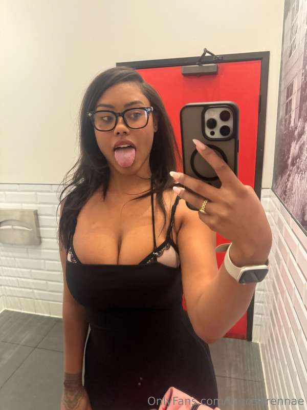 mouth open wide 👅