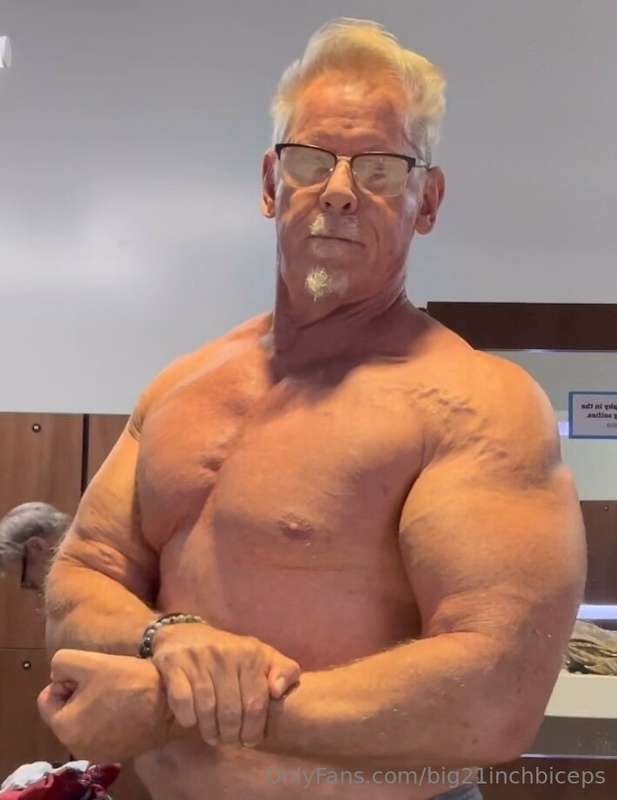 big21inchbiceps
