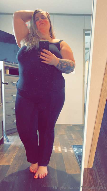 Hi baby, any bbw lovers on here? 🖤🔥 @juicyjules256 