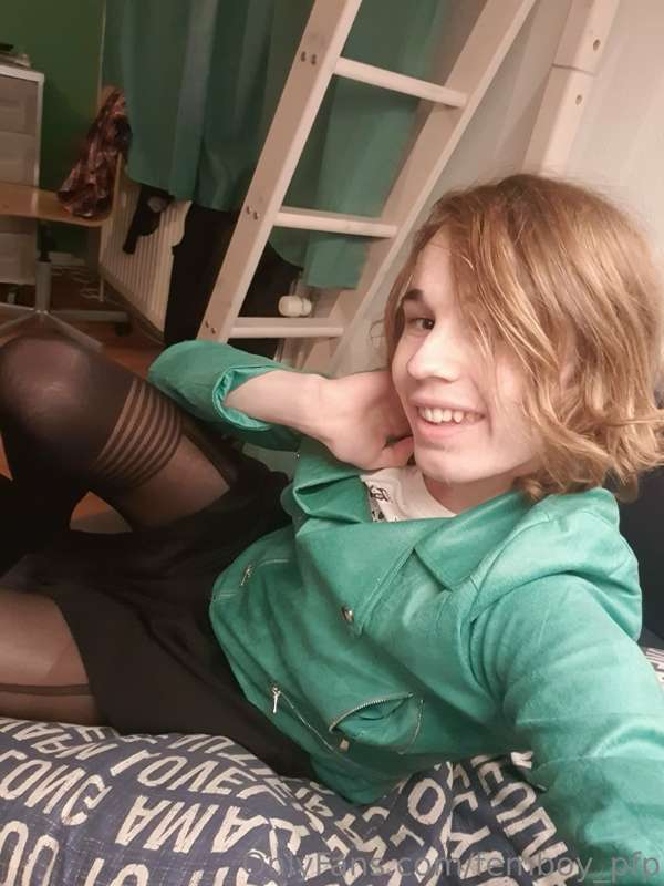 Cute girl is very hard >\\<