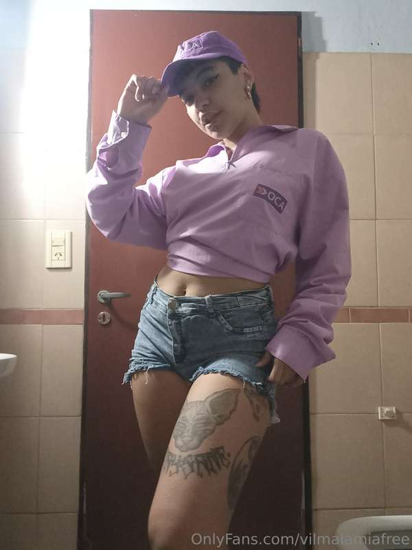 Y esto? Tu compañera de trabajo se toca en el baño 🔥 y vos l..