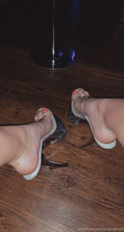 Don't these tall ass heels make my calves and arches look so..