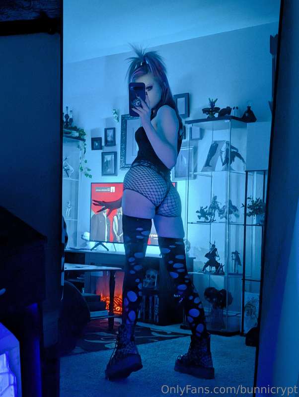 God I love fishnets and fishnet varieties 🫡