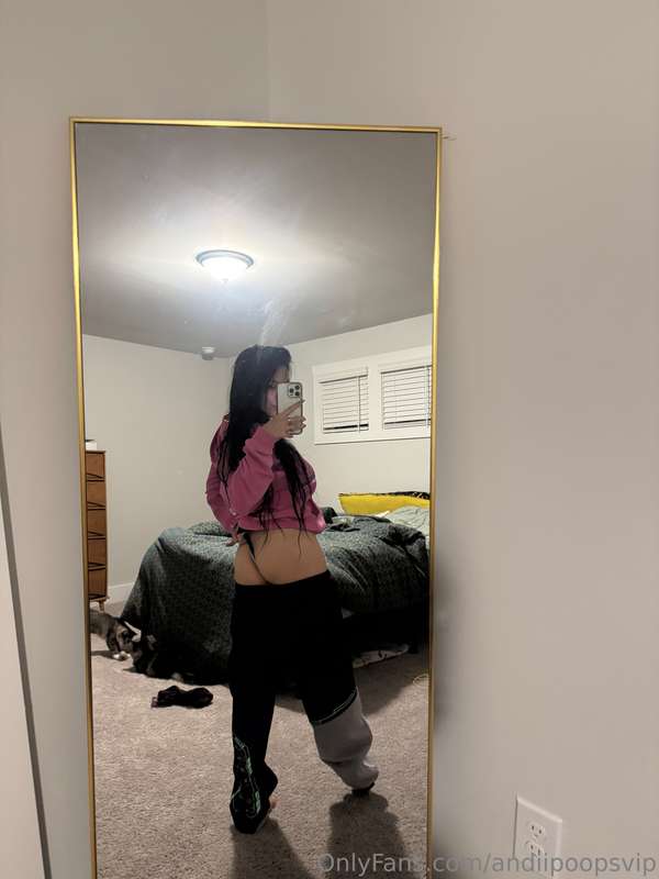 tell me I’m cute and I’ll post a cute photo tonight hehe 