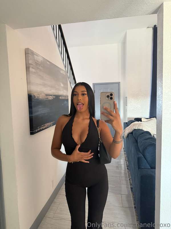 I’m so bored and horny daddy DM me!!!💓😋