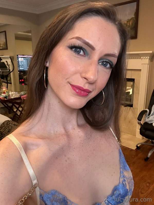 Would you let me do your makeup, sissy? I'm really good at i..