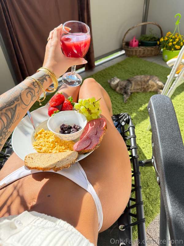 happy saturday 🍷