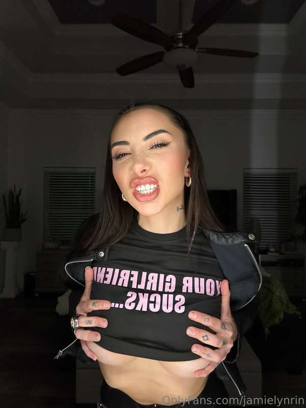 Your girlfriend sucks 😝