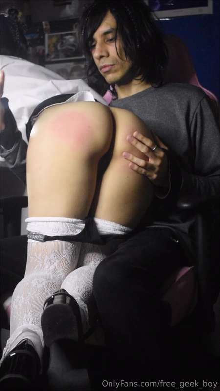 Spank session, video!HD!Watch this for FREE in @geekfemboyDa..