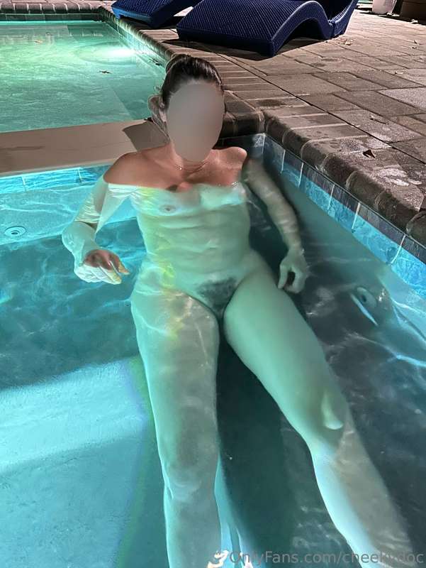 Oh, did we tell you that we enjoyed the hot tub last night?