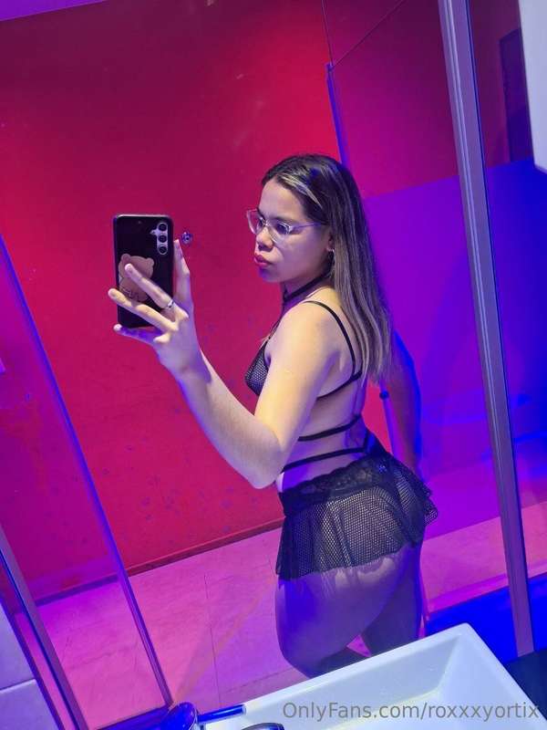 THE HOTTEST SLUT @xlupix 🔥🔥🔥This naughty and playful girl is..