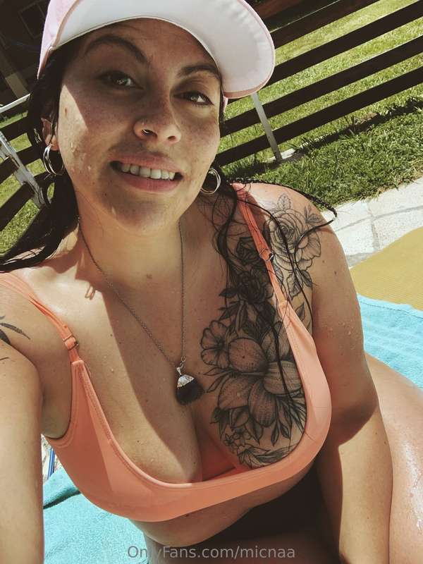 The sun warms my body a lot, baby 💥☀️