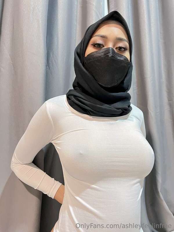 Secret nympho @syakhalifah is super horny and wants to disco..