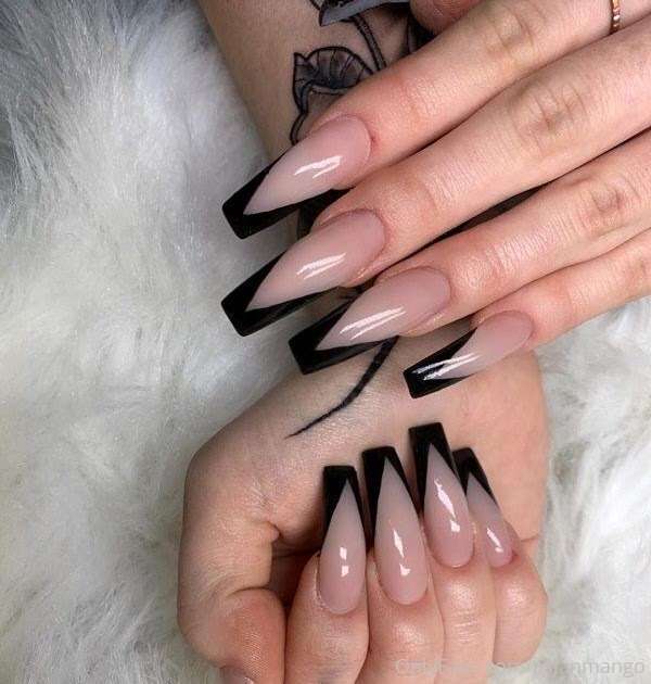 🥭So, I want to get my nails redone next week. Does anyone ha..
