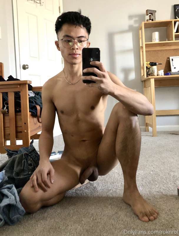 Who wants to see some exclusive videos from this twink….. ch..