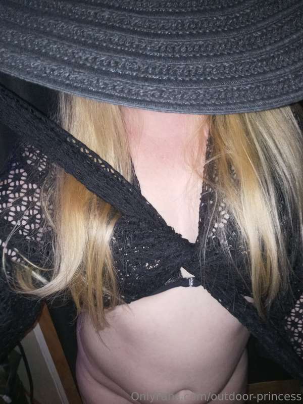 Black lace. Summer cant come fast enough!