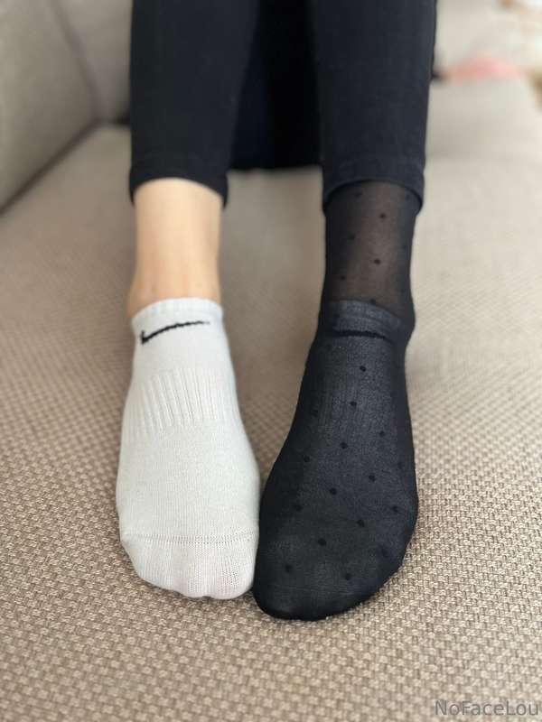 White sneaker socks under nylon socks?! 🤪 @no.face.lou.vip 