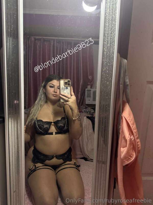 😈 Tanned Blonde Barbie 😈Perky tits Fat assThick Likes being ..