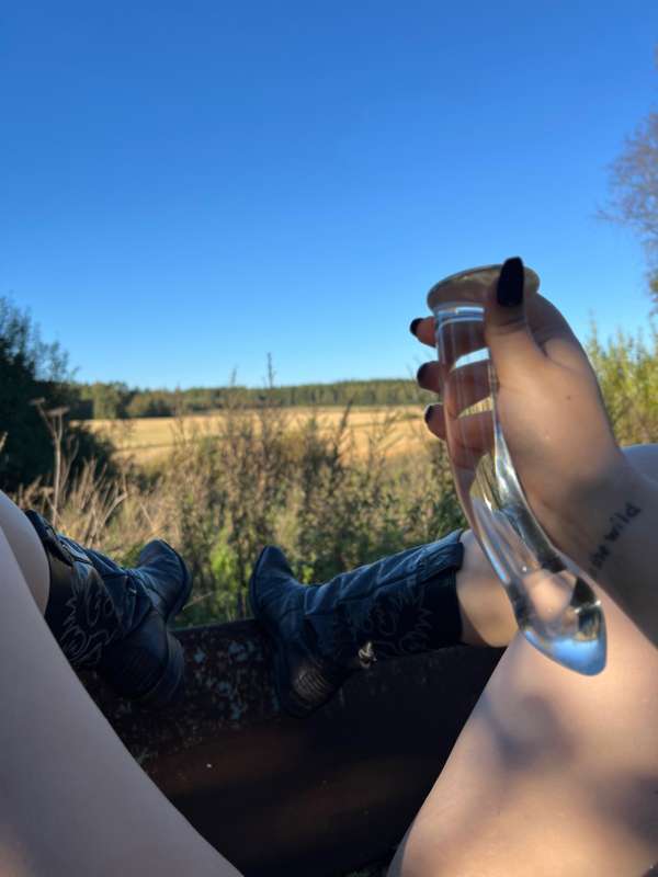 I just added this POV masturbation scene to the welcome mess..