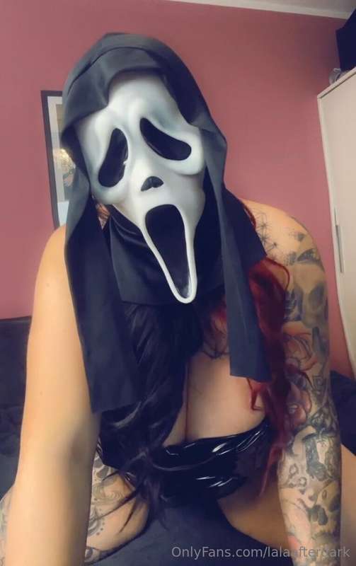 1 week until Halloween 👻🎃💀 who’s excited to see my costumes ..