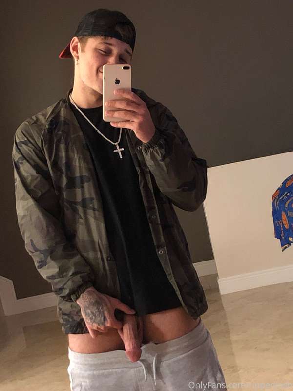 My cock is soft and wants some loving come suck it for me 😚