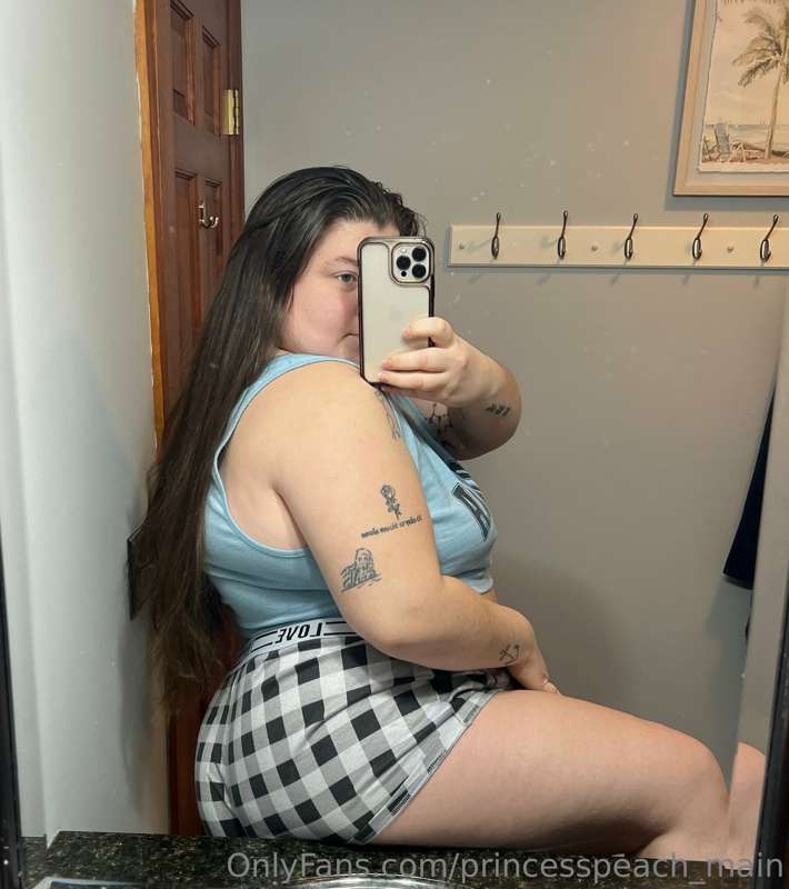 Pre-shower selfies! Am I right? 😉🍑