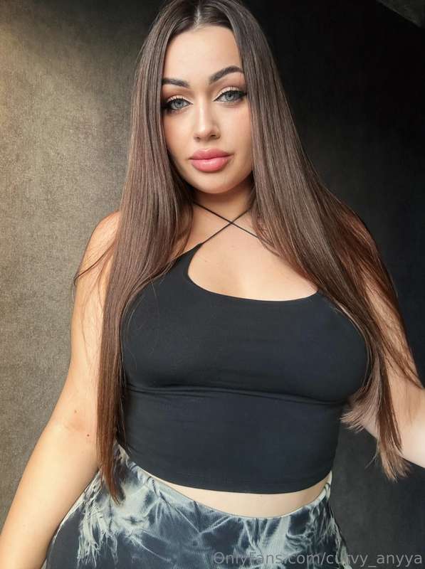 curvy_anyya
