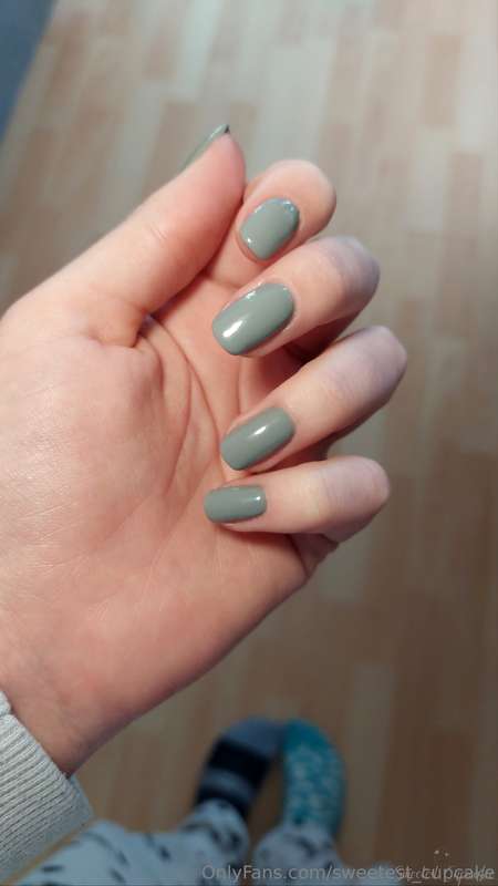 New nails, should I put this colour on my toes as well? Igno..