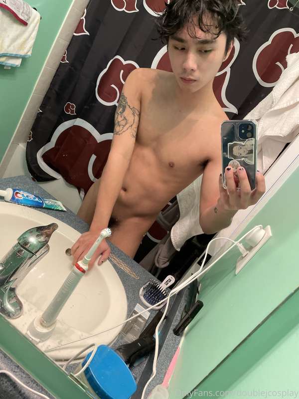 I kinda want a chest/shoulder tattoo