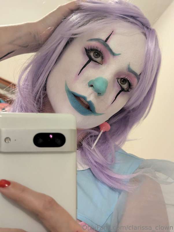Enjoying my makeup in the mirror 😁🎈🎉